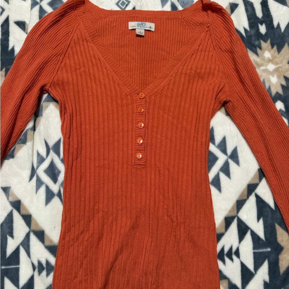 SO Ribbed Long-Sleeve Henley – Rust Orange – V-Neck Button Front – Size s
